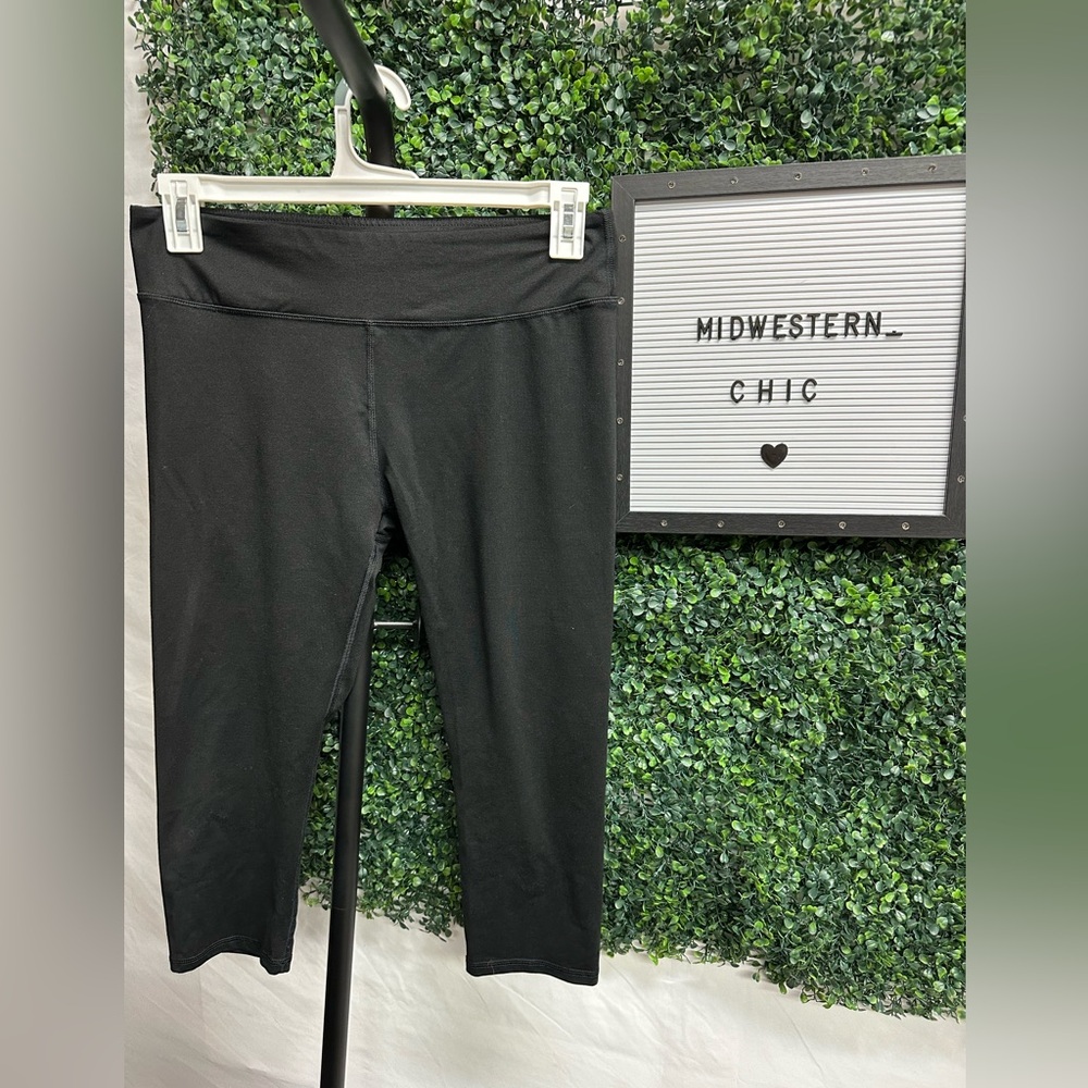 EUC Fabletics | Black Capri Legging